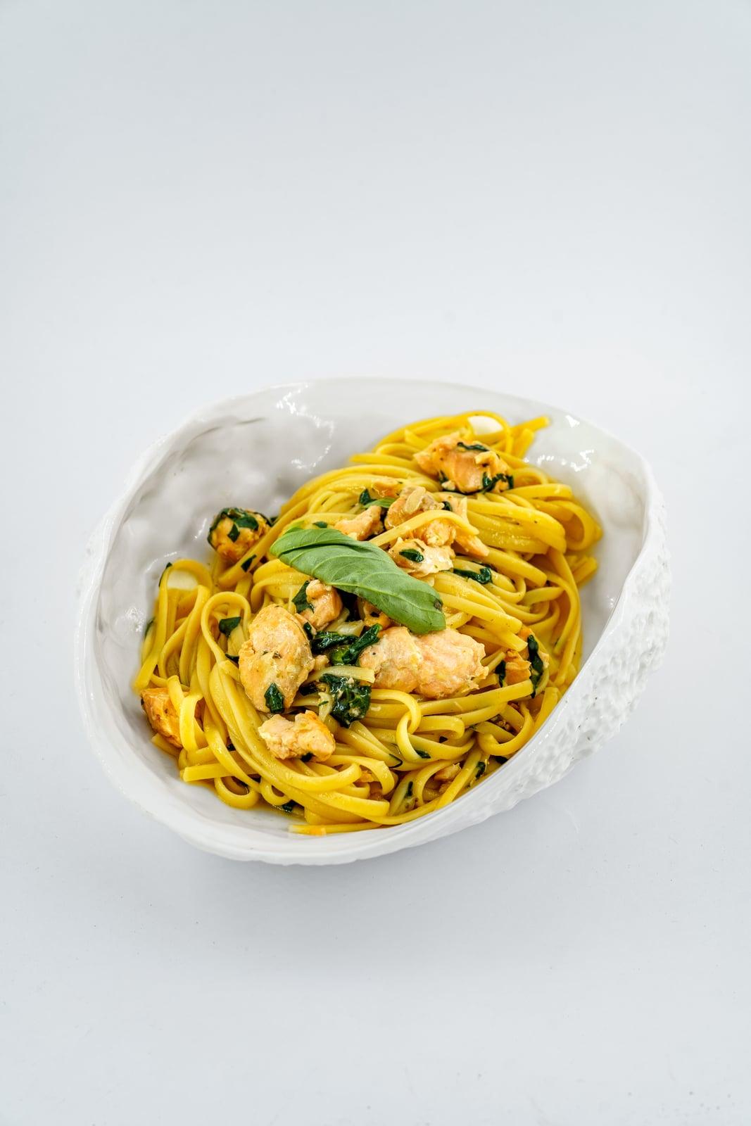 Linguini me Salmon
