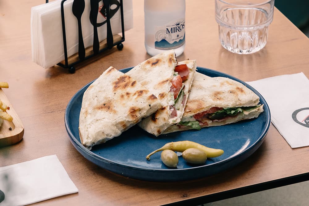 Sandwich Përshutë n'Petë