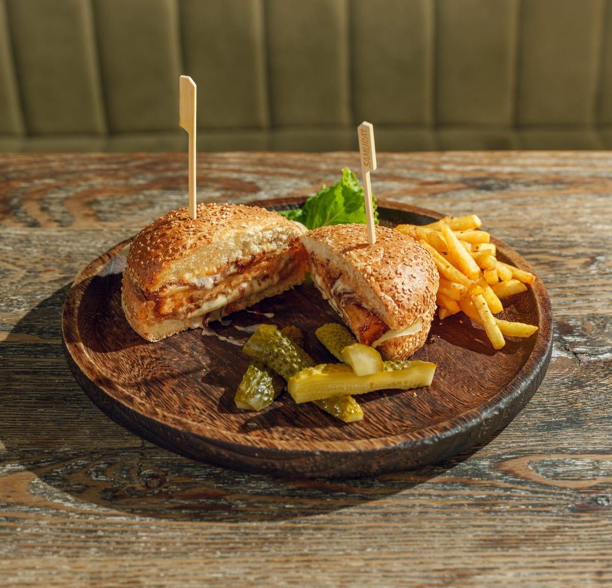 BBQ CHICKEN BURGER