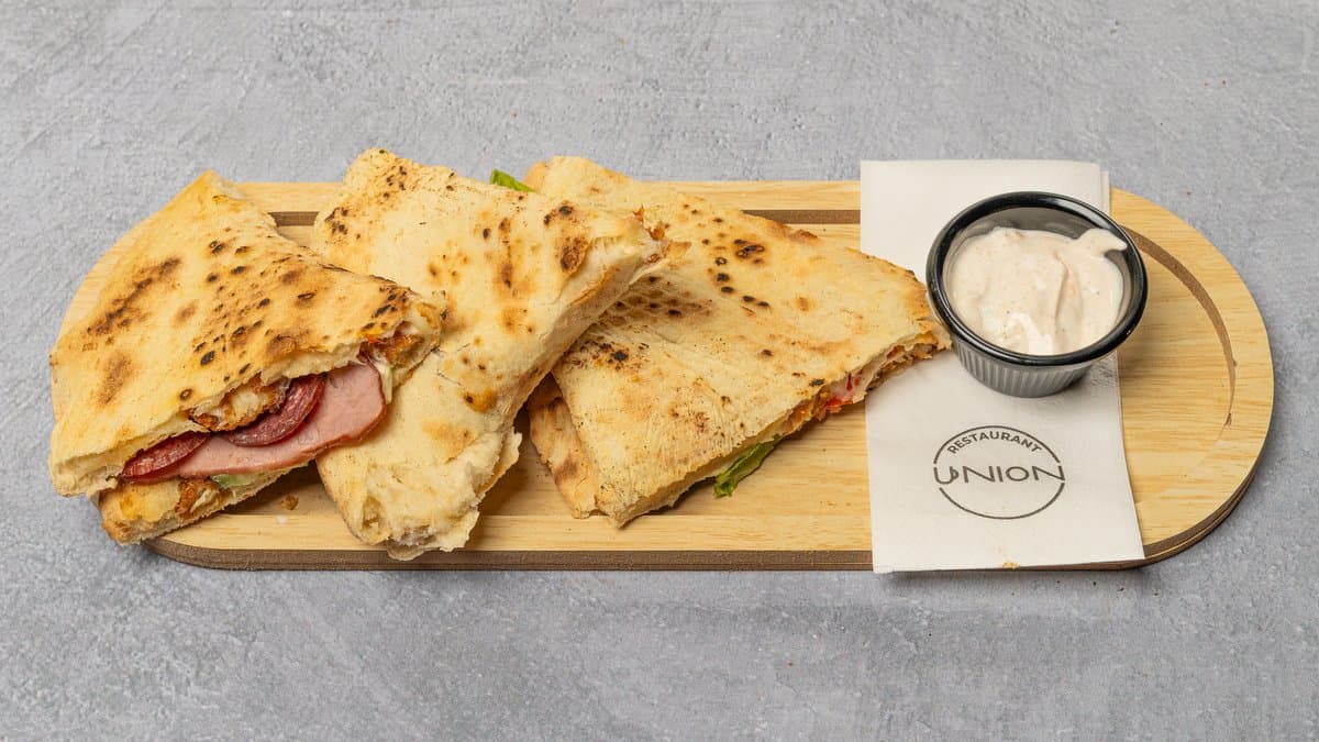 Sandwich Shtëpie në Petë