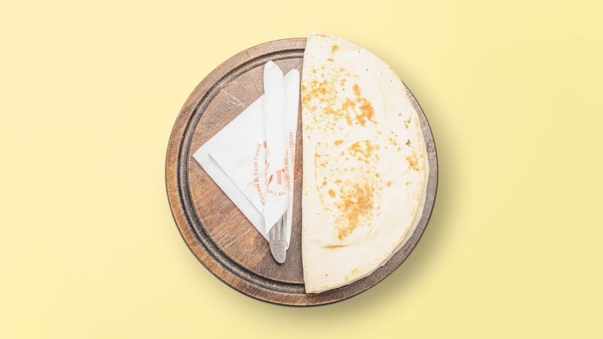 Sandwich përshutë në petë