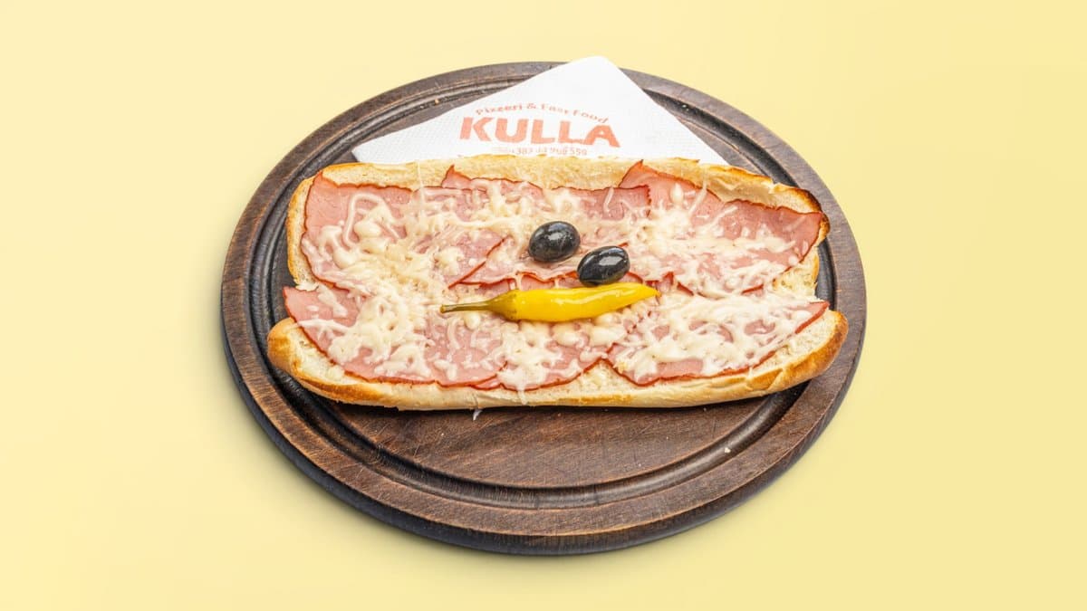 Sandwich përshutë në bukë