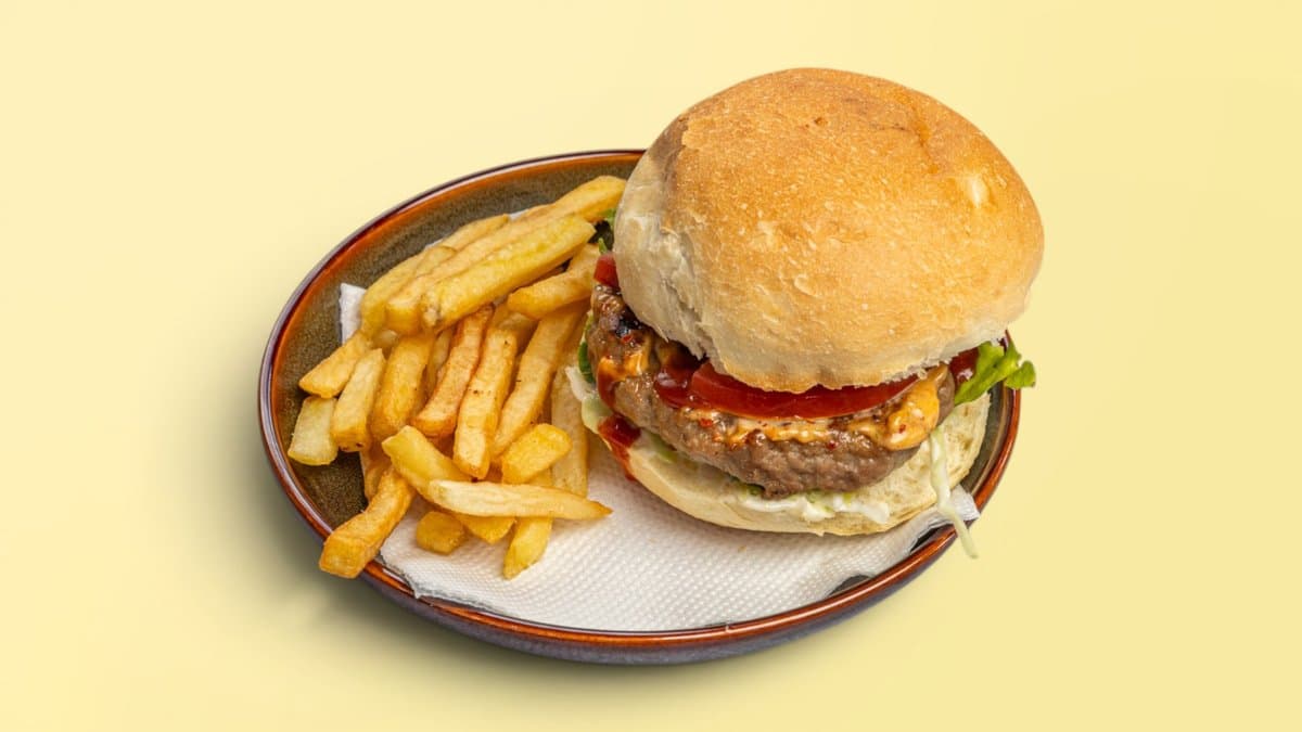 Hamburger me pomfrit