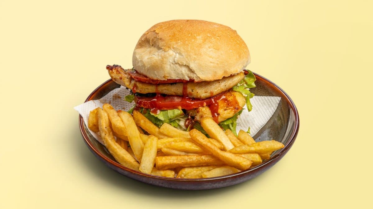 Chicken Burger me pomfrit