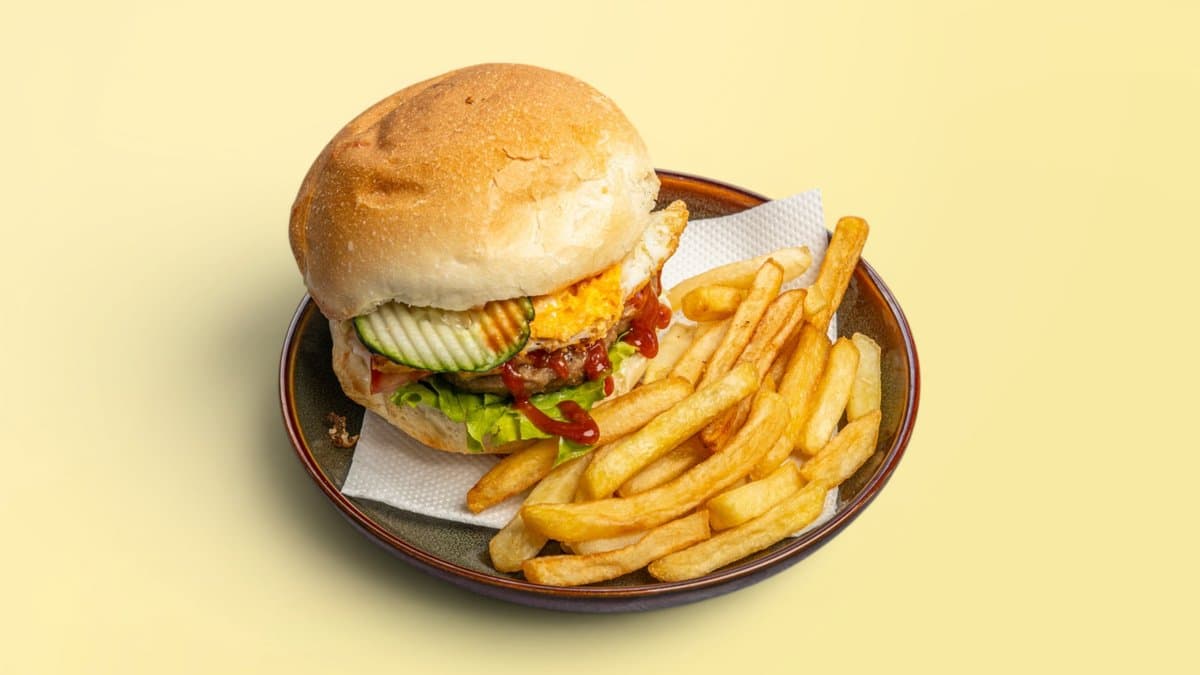 Hamburger me ve & pomfrit